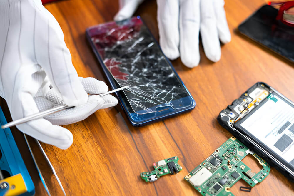 Choosing the shop for broken cell phone screen repairs in Kilmarnock